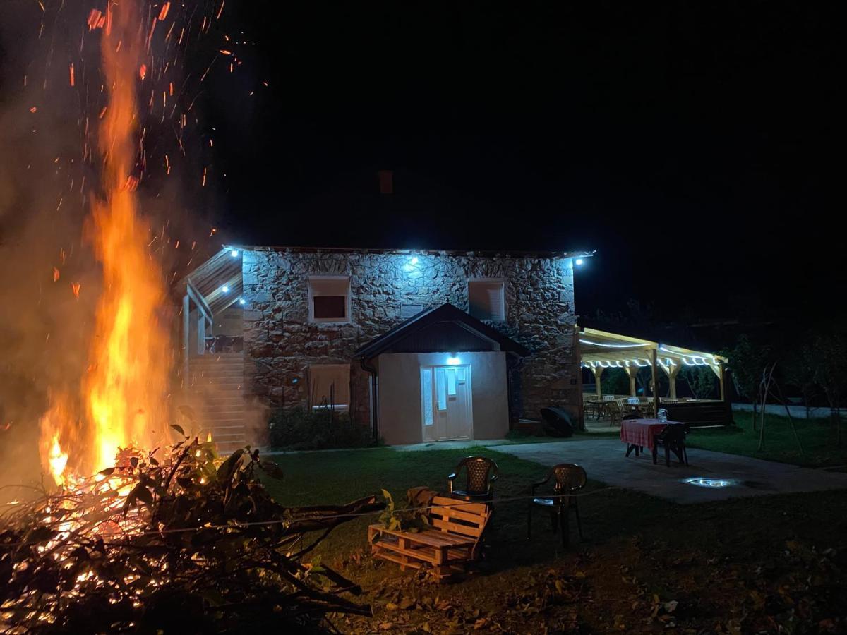 Bed and Breakfast The Blue Eye Vuthaj Exterior foto