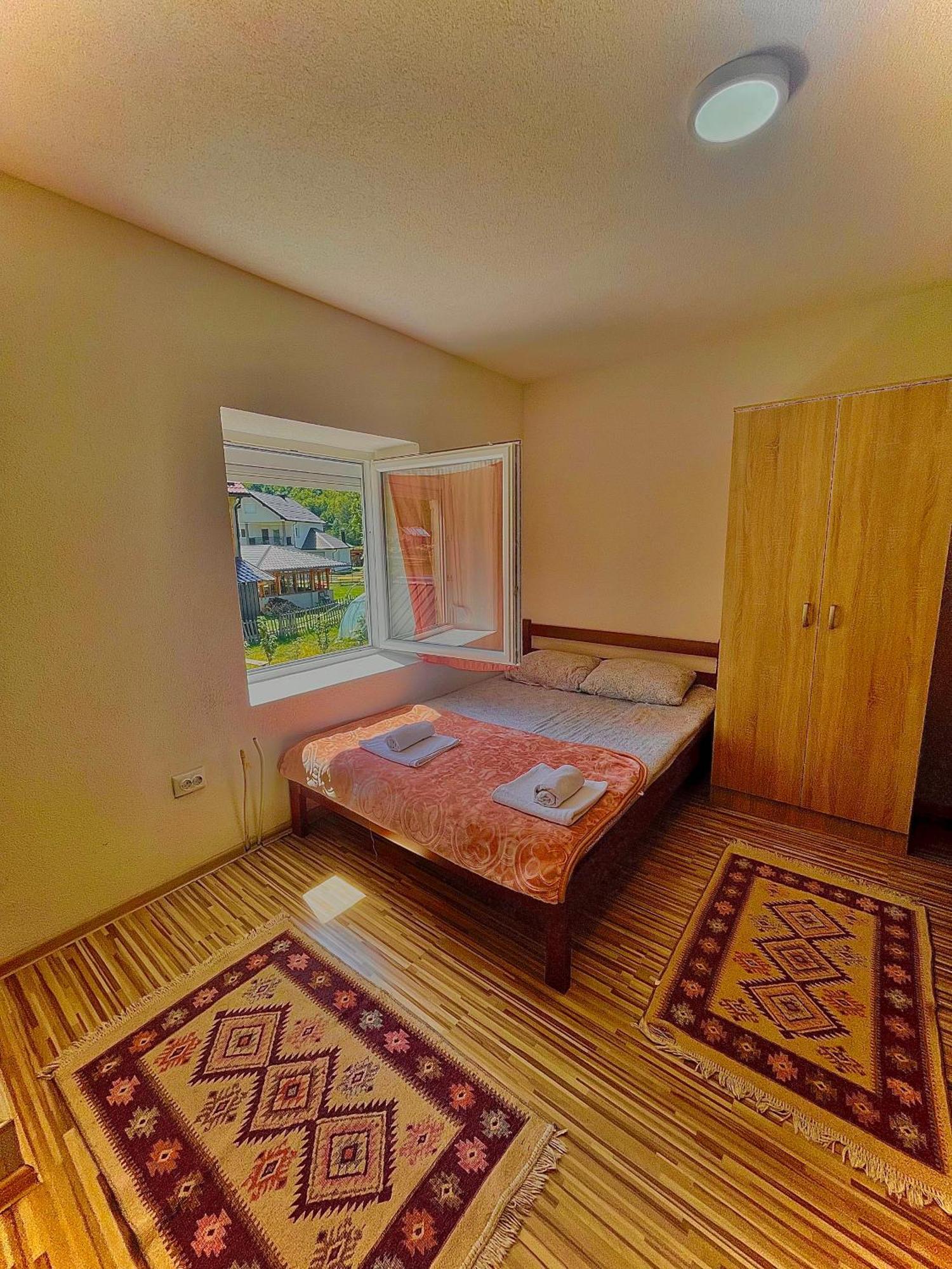 Bed and Breakfast The Blue Eye Vuthaj Exterior foto